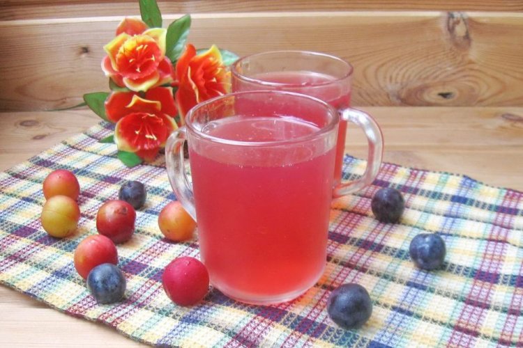 Compota de ciruela cereza de verano con miel