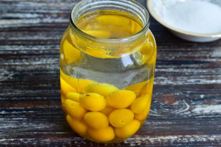 Compota de ciruela cereza con esterilización