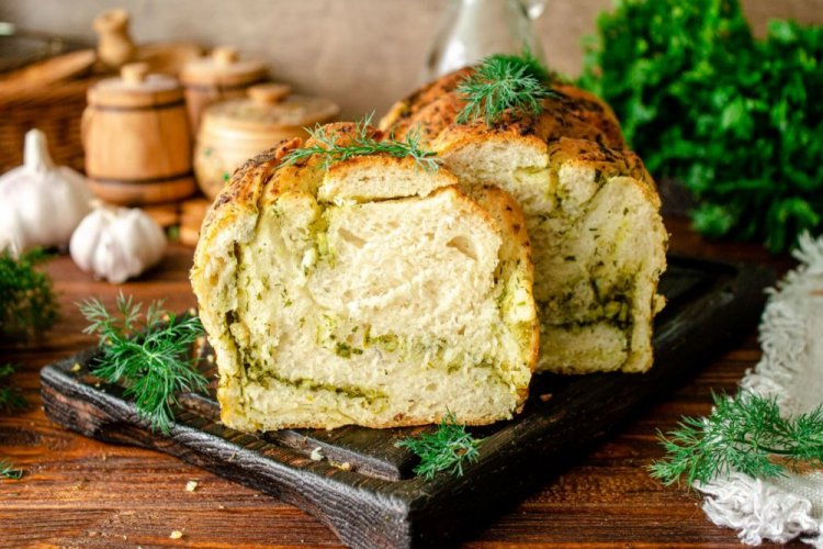 Lenten Bread with Dill and Garlic