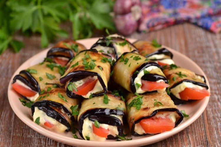 Eggplant Rolls with Tomatoes
