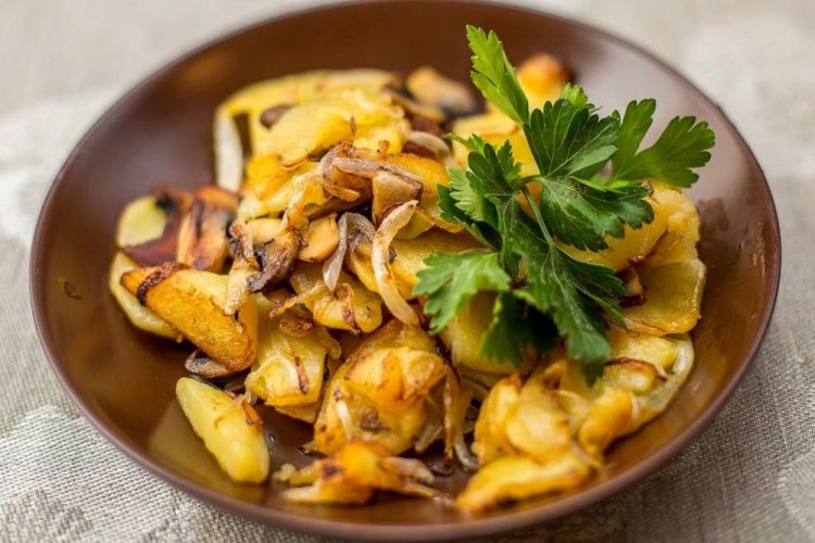 Fried Potatoes with Mushrooms and Onions