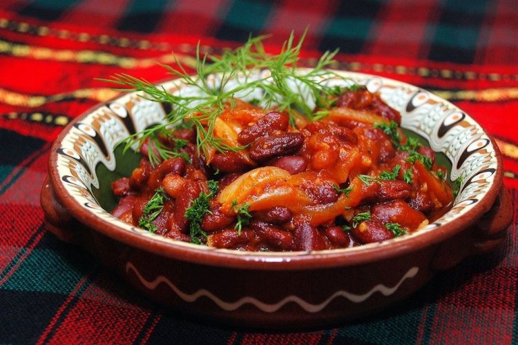 Beans with Vegetables and Tomato Sauce