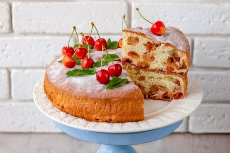 Vanilla Sponge Cake with Cherries