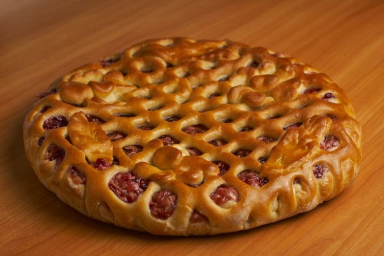 Yeast Pie with Cherries and Apples