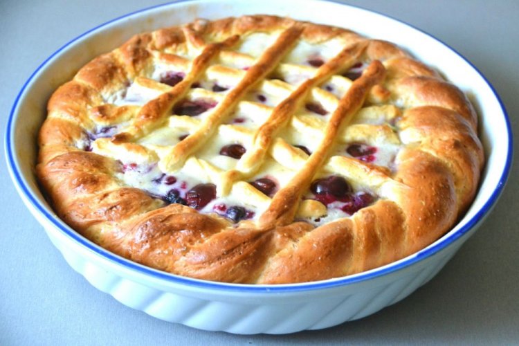 Cherry Pie with Dry Yeast