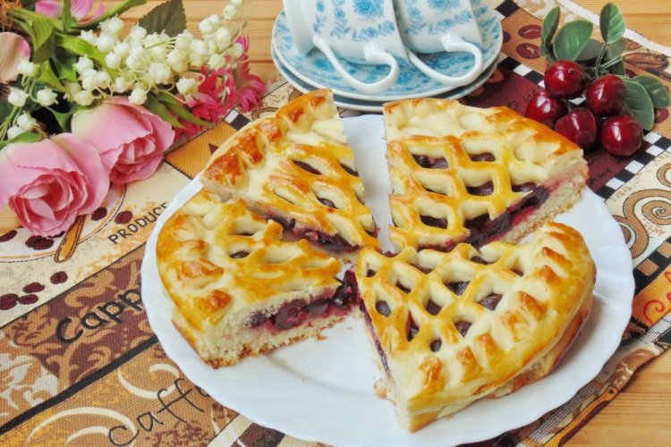 Rich Cherry Pie with Fresh Yeast