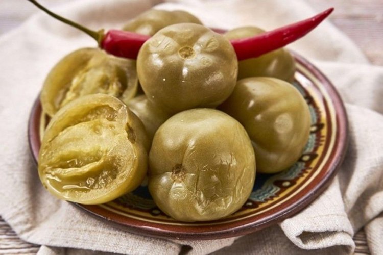 Grüne Tomaten mit Ingwer für den Winter