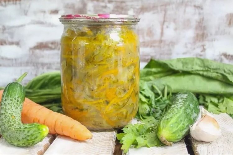 Pepinos al estilo coreano con zanahoria y mostaza para el invierno
