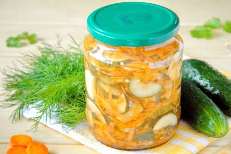 Pepinos en trozos con zanahoria al estilo coreano