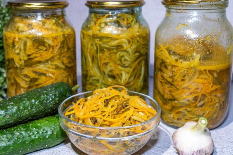 Pepinos con zanahoria y ajo al estilo coreano