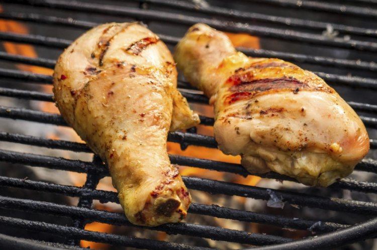 Hähnchenschenkel mit Apfelessig vom Grill