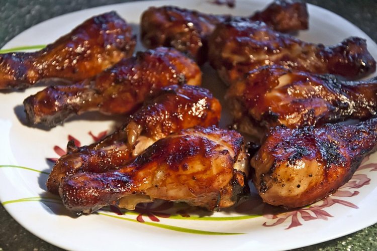 Hähnchenschenkel in Teriyaki-Sauce vom Grill