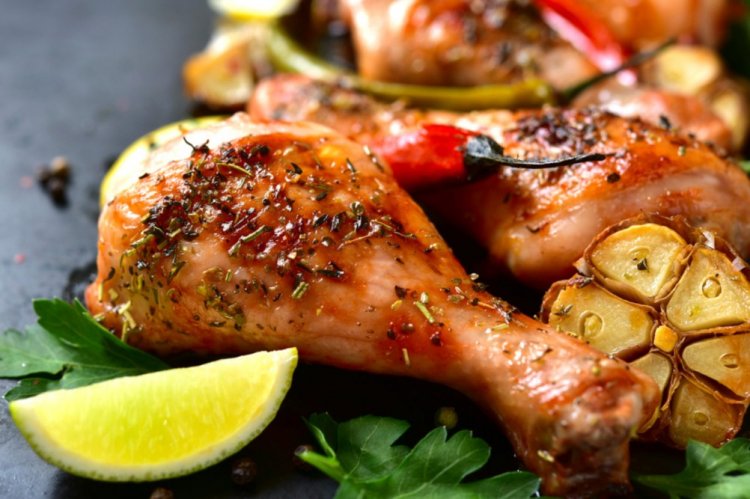 Hähnchenschenkel in Sojasauce vom Grill