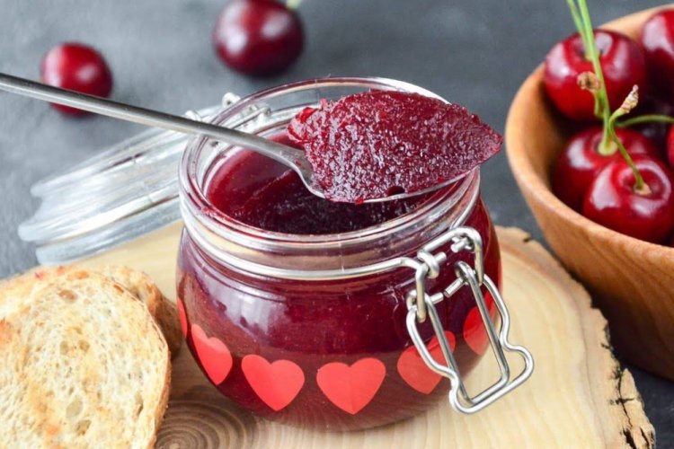 Cherry Jelly with Gelatin for Winter