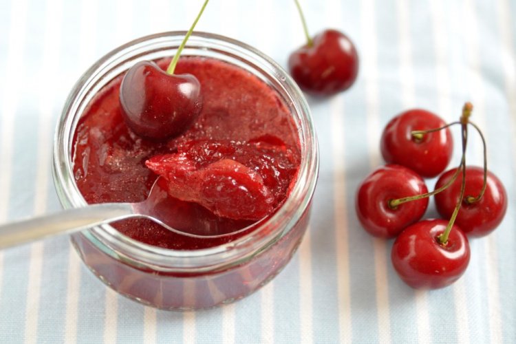 Sugar-Free Cherry Jelly with Gelatin