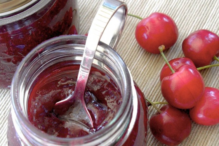 No-Cook Cherry Jelly with Gelatin