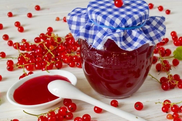 Cherry and Redcurrant Jelly with Gelatin