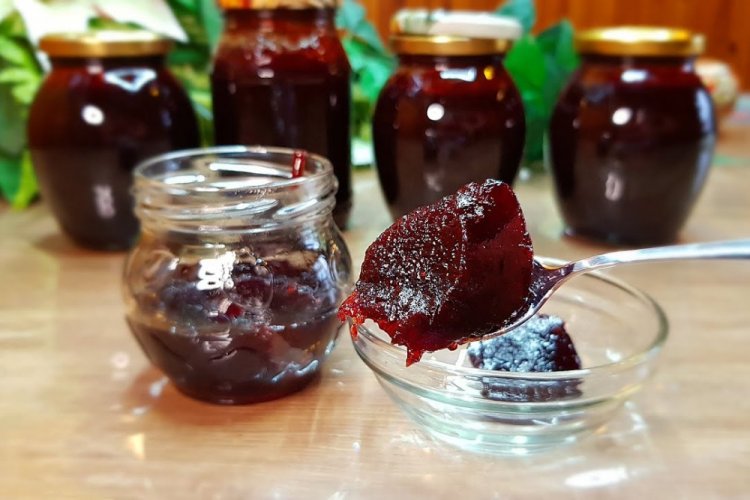 Mermelada de ciruela con lima y jengibre