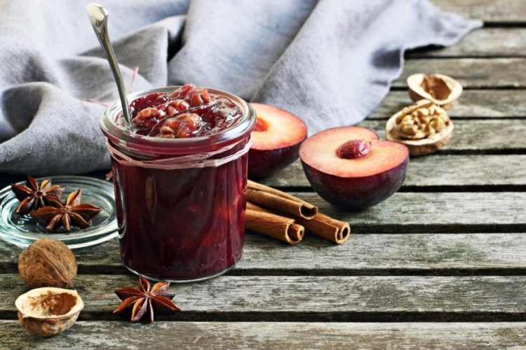 Mermelada de ciruela con nueces
