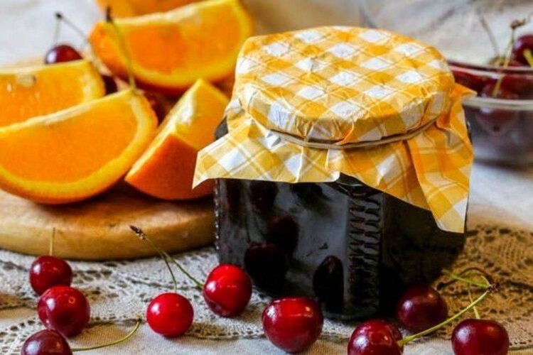 Kirschkonfitüre mit Orangen
