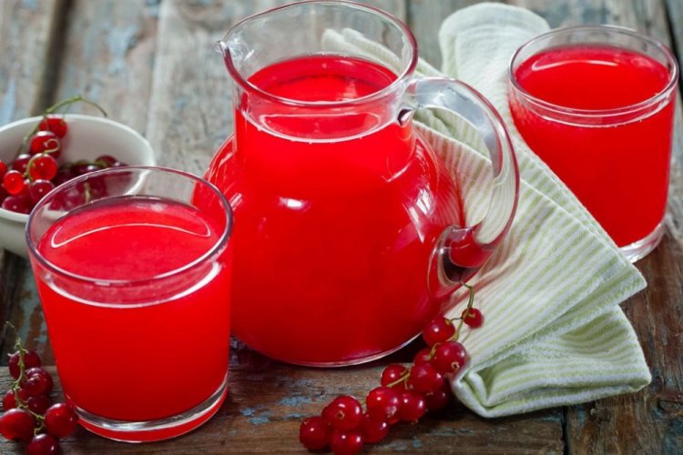 Zumo de grosella roja intenso