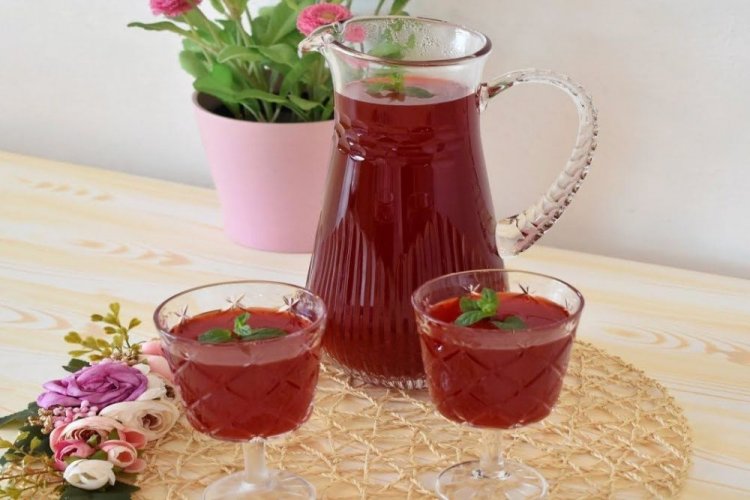 Zumo de grosella roja con ácido cítrico