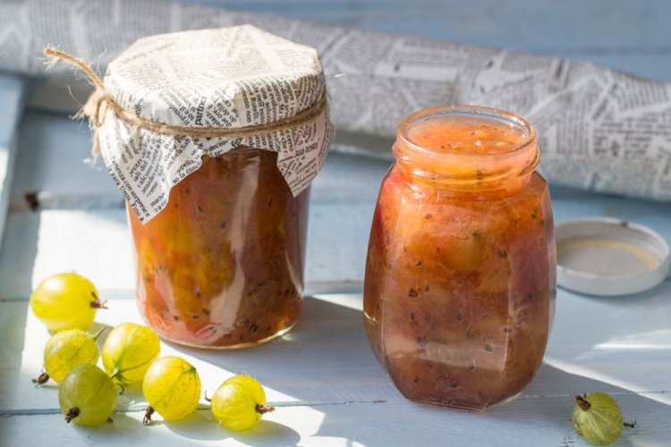 Gooseberry Jelly with Sugar and Honey