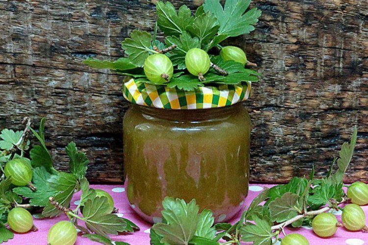 Gooseberry Jelly with Ginger