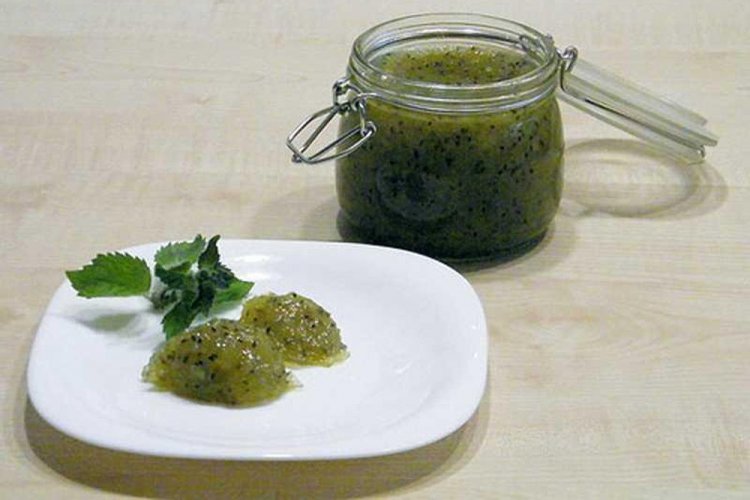 Gooseberry and Kiwi Jelly