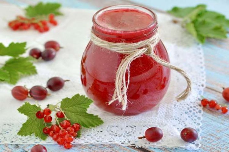 Gooseberry and Redcurrant Jelly