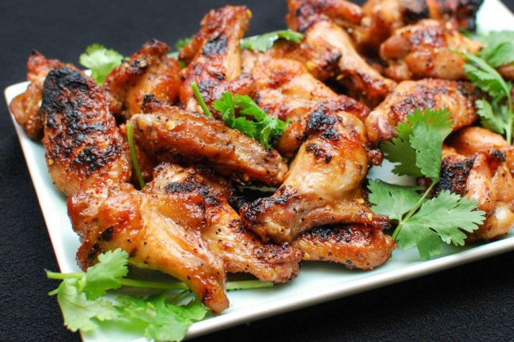 Alitas de pollo en vino a la parrilla