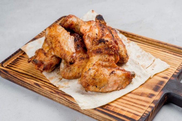 Alitas de pollo en kéfir a la parrilla