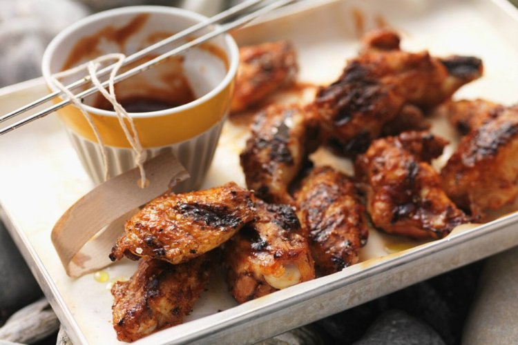 Alitas de pollo barbacoa a la parrilla