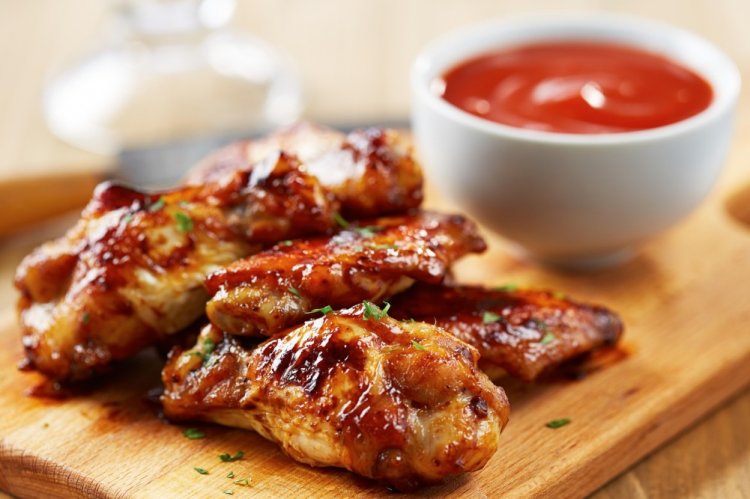 Alitas de pollo en salsa de tomate