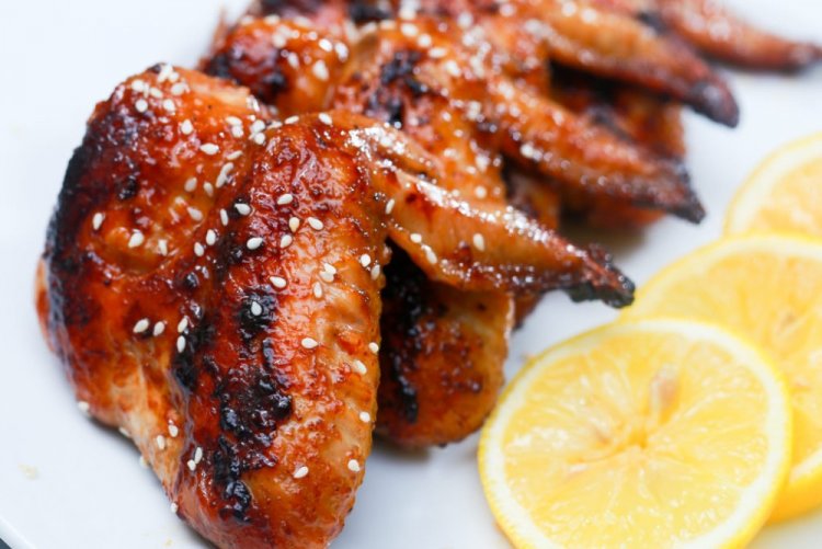 Alitas de pollo con miel a la parrilla