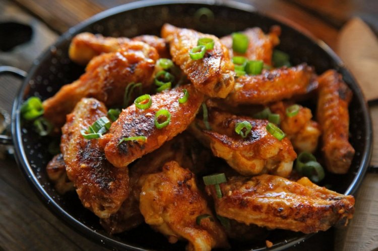 Alitas de pollo en cerveza a la parrilla