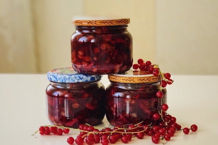 Redcurrant Five-Minute Jam with Raisins