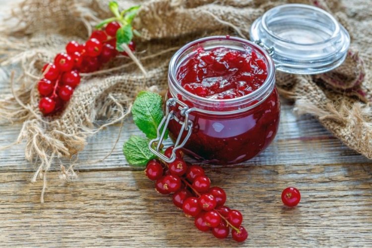 Redcurrant and Zucchini Five-Minute Jam