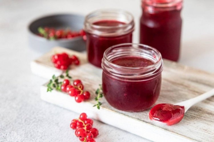 Redcurrant Five-Minute Jam with Gelatin