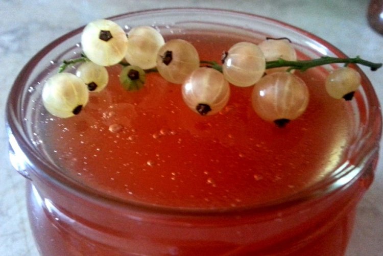 White and Redcurrant Five-Minute Jam
