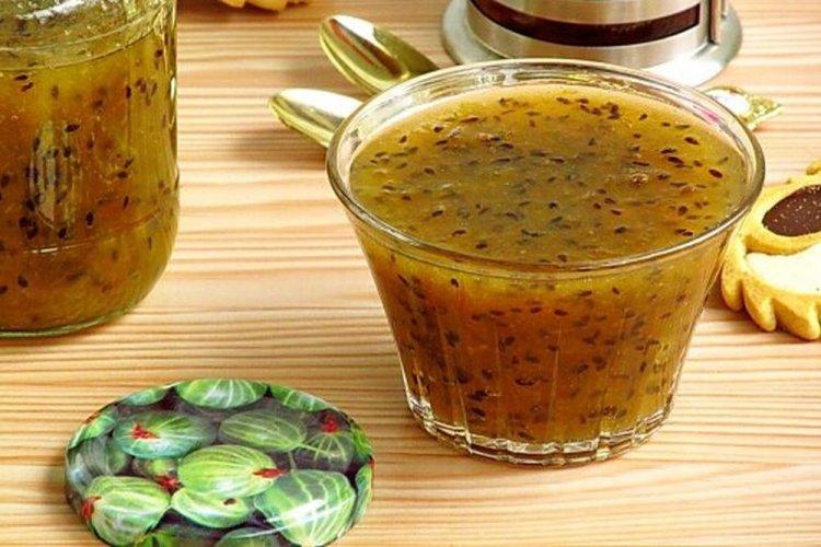 White Currant Jam with Lemon Juice