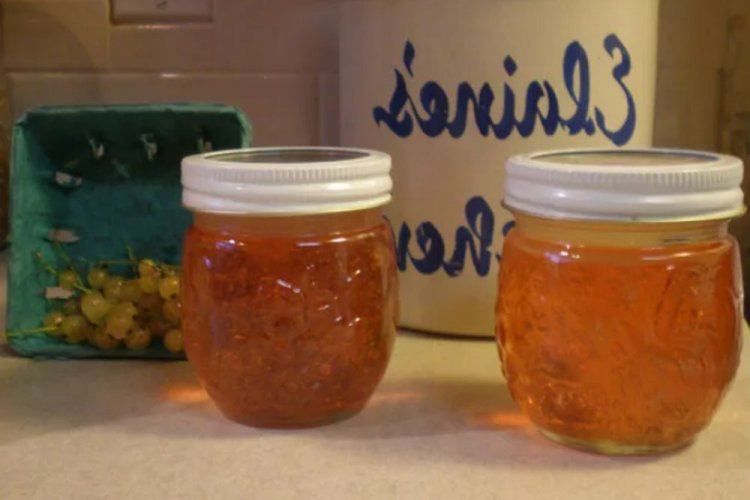 White Currants, Mashed with Sugar Without Cooking