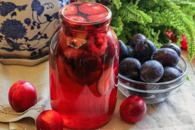Compota de nectarinas, ciruelas y uvas