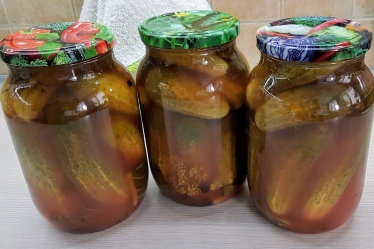 Gurken mit Ketchup und Ingwer für den Winter