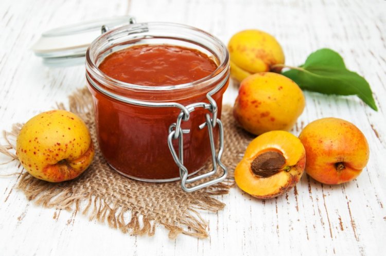 Apple and Apricot Jam for Winter