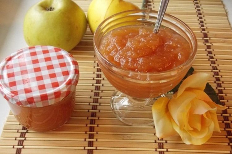 Grated Apple Jam with Lemon