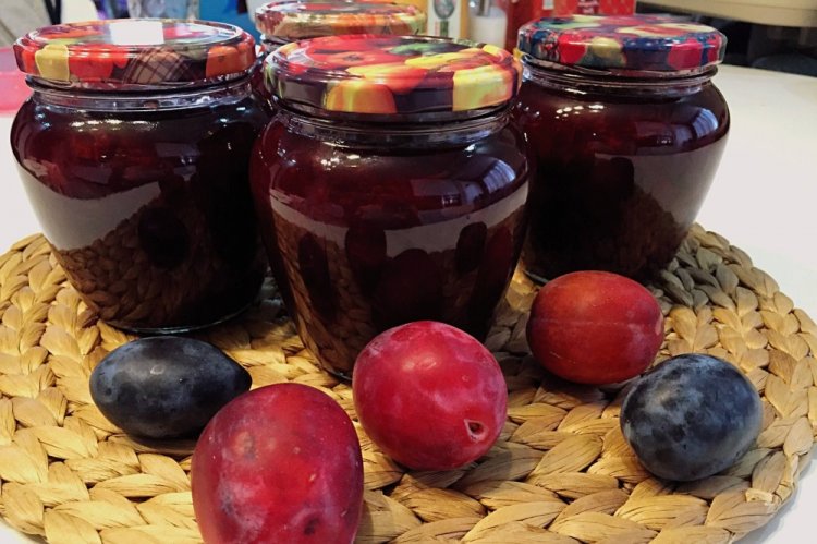 Pflaumen-, Pfirsich-, Apfel- und Birnenmus