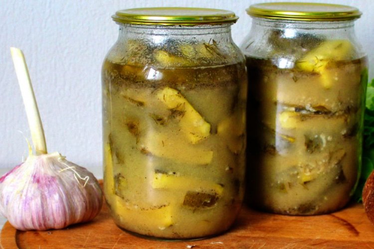 Spicy Cucumbers in Mustard-Garlic Brine for Winter