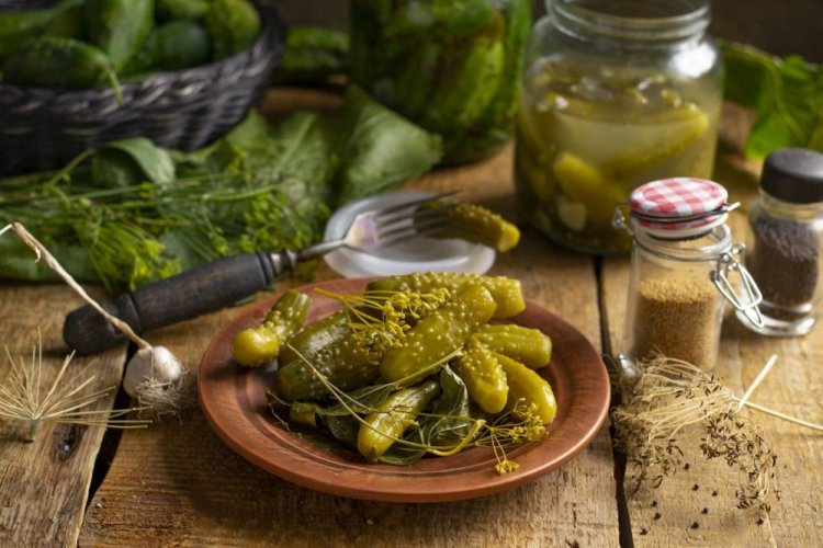 Crunchy Cucumbers with Mustard Seeds and Dill