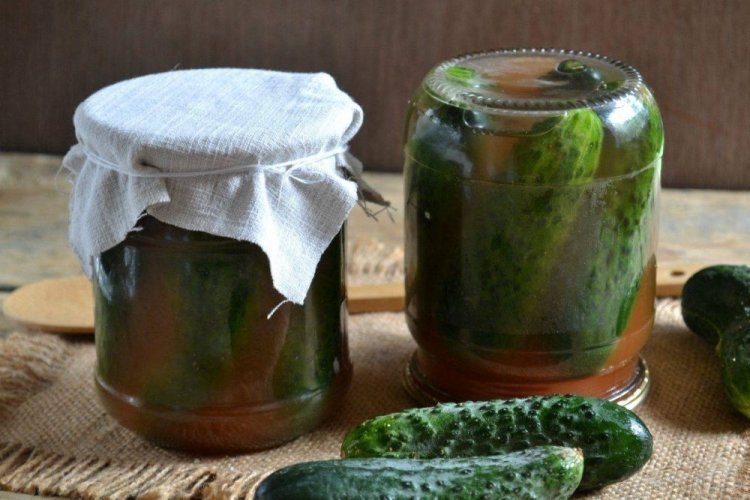 Gurken in Ketchup für den Winter